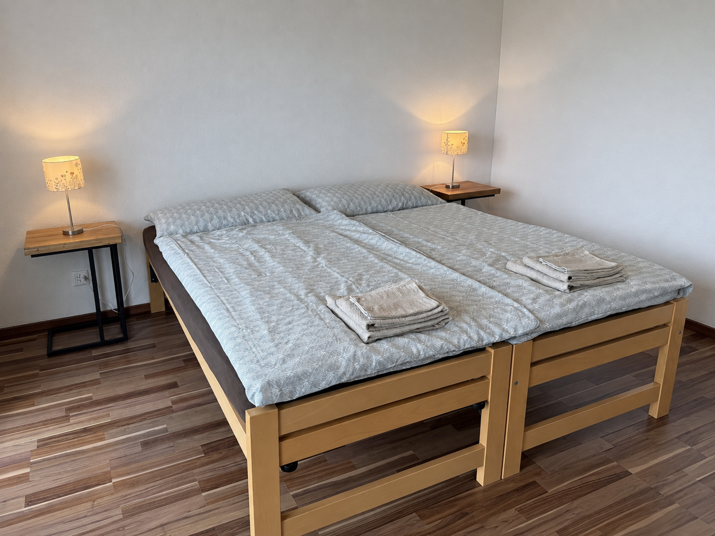 Zweites Badezimmer der Ferienwohnung Luxenweid mit Waschmaschine und Trockner