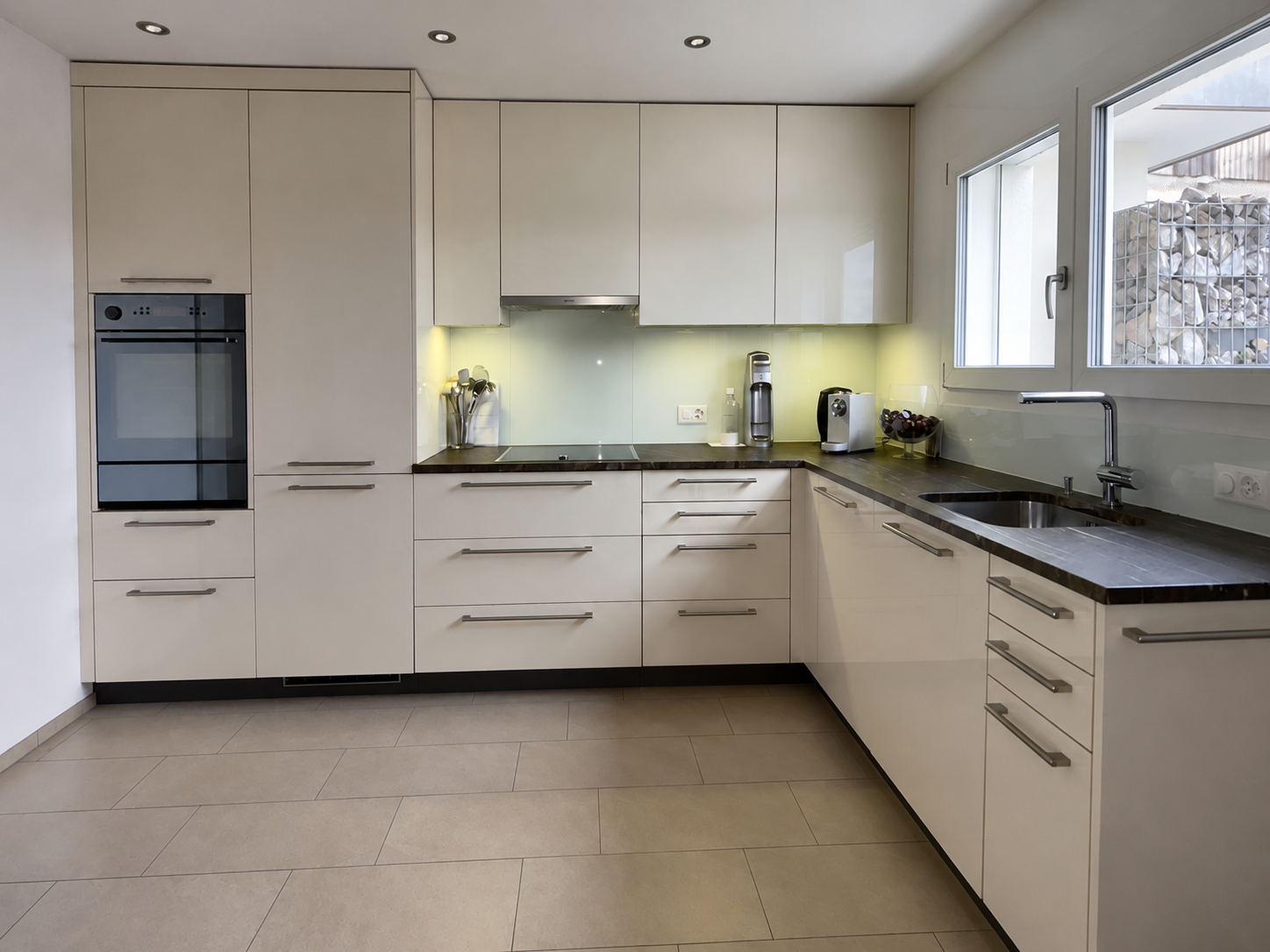Zweites Badezimmer der Ferienwohnung Luxenweid mit Waschmaschine und Trockner