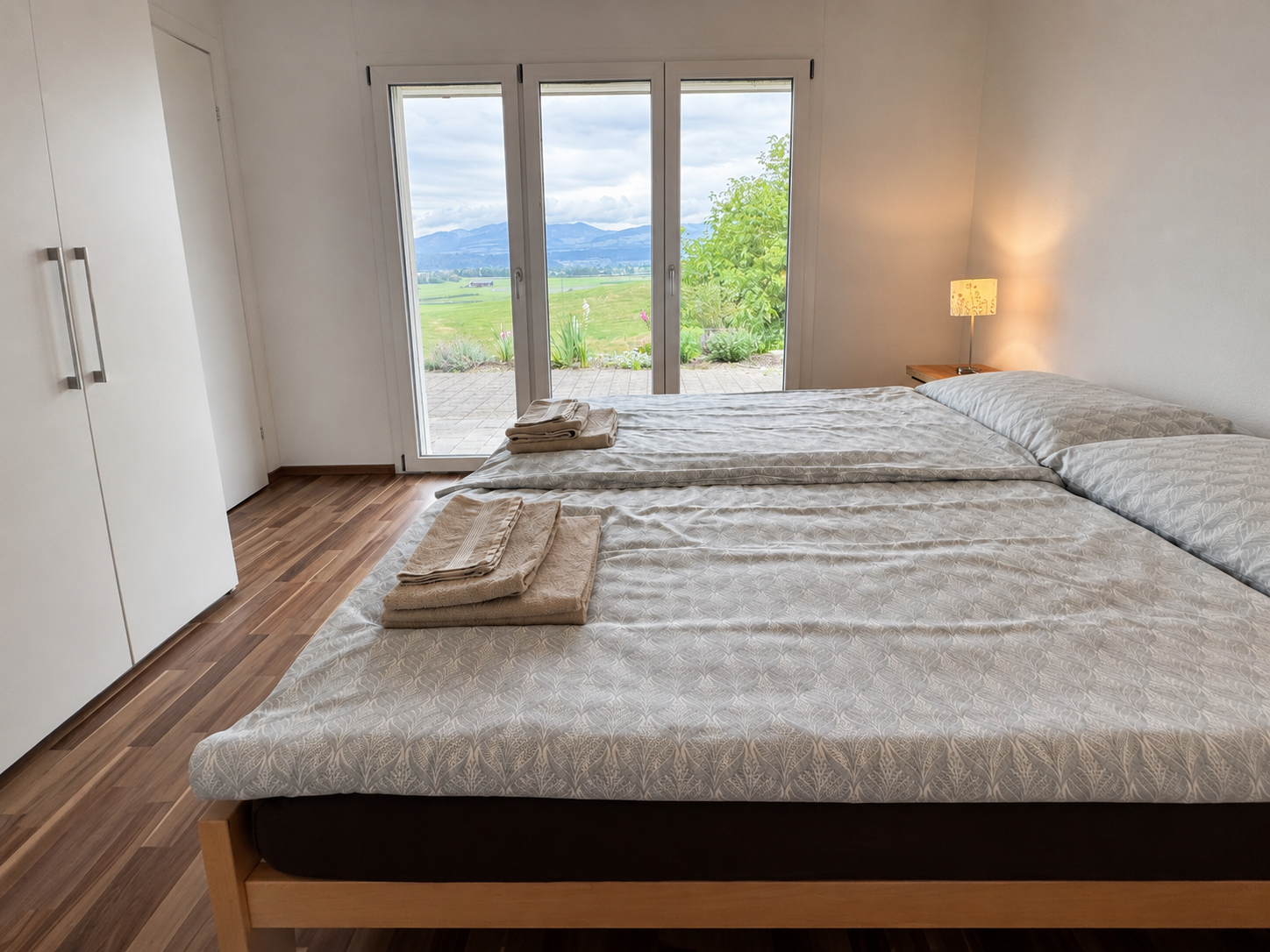 Zweites Badezimmer der Ferienwohnung Luxenweid mit Waschmaschine und Trockner