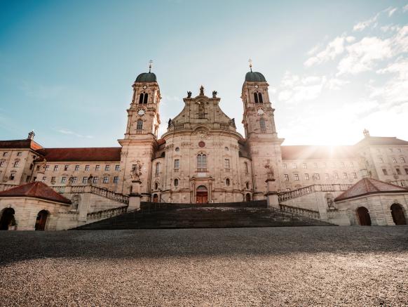 Das Kloster Einsiedeln bei Sonnenaufgang